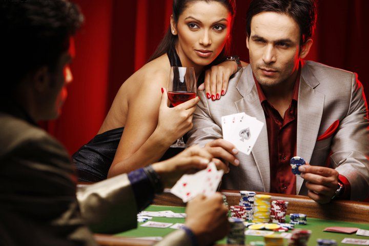Live Capsa Susun table with multiple players